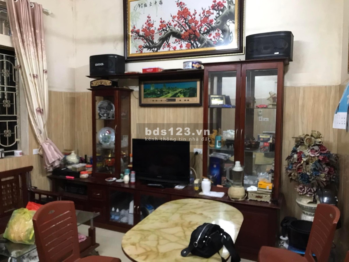 Bán nhà riêng nằm trên mảnh đất vuông rẻ đẹp, xung quanh nhiều tiện ích