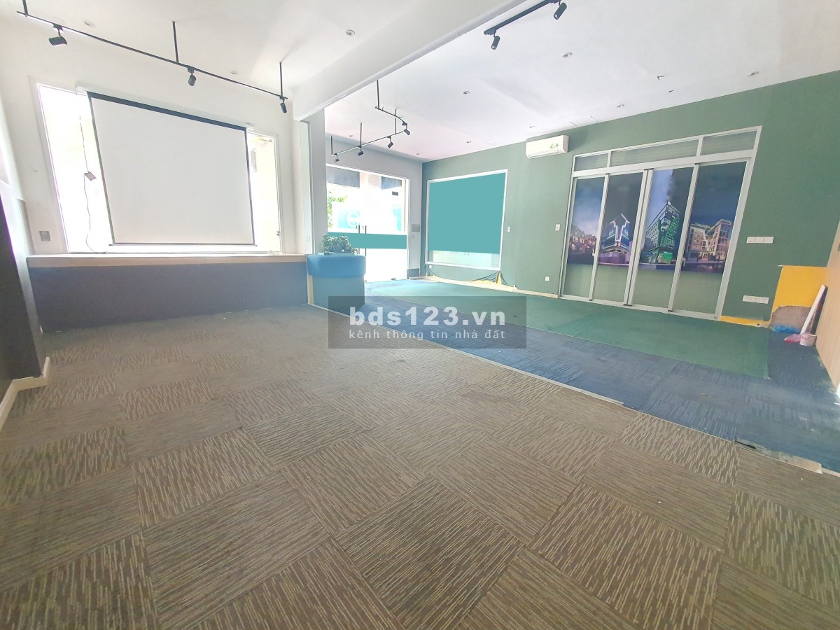 Mặt bằng cho thuê ngã tư Nguyễn Thị Thập, khu vực xầm uất nhất Quận 7