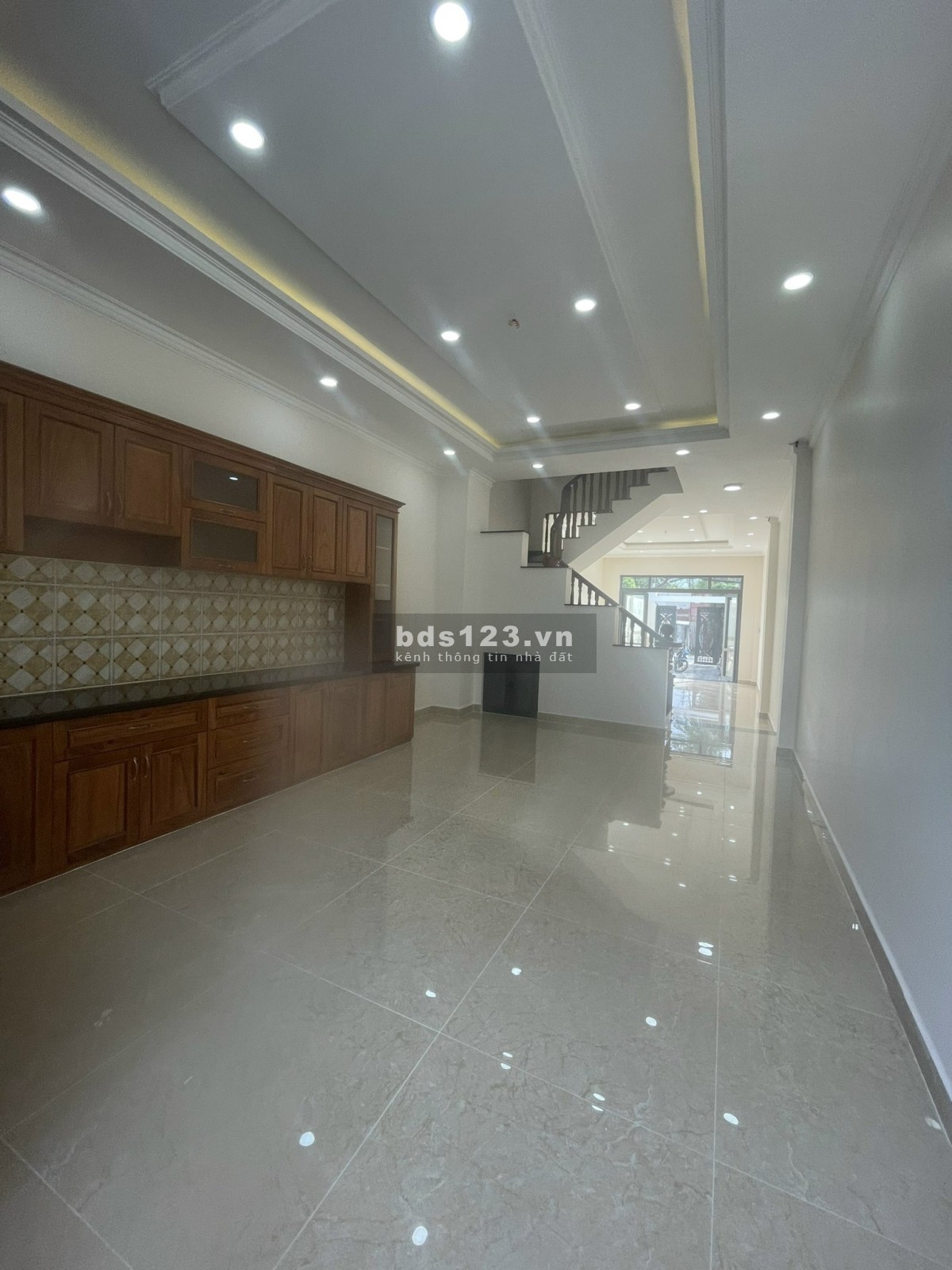 Nhà Mặt tiền Kinh doanh Ngay Phở Quỳnh Trâm- QL13. Sân ô tô 9m, có vỉa hè. DT 118m2, Giá 11,35 tỷ