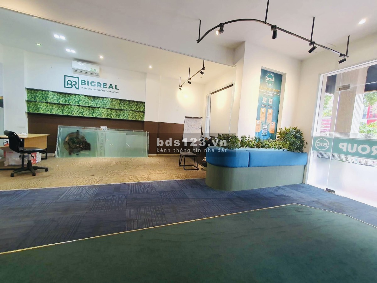 Mặt bằng cho thuê ngã tư Nguyễn Thị Thập, khu vực xầm uất nhất Quận 7