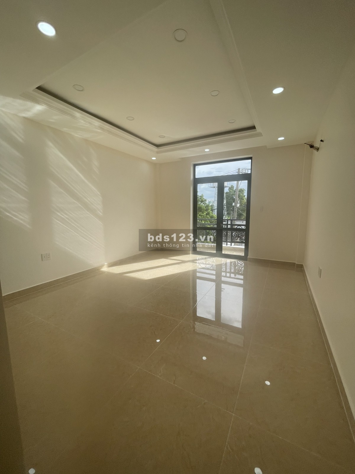Nhà Mặt tiền Kinh doanh Ngay Phở Quỳnh Trâm- QL13. Sân ô tô 9m, có vỉa hè. DT 118m2, Giá 11,35 tỷ
