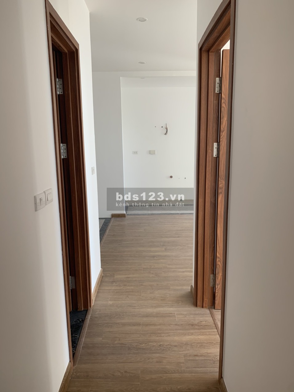 Bán chung cư dự án CT8- E2, hướng đông bắc tây nam, diện tích 81m^2, 2 ngủ 2 vệ sinh, giá bán 3 tỉ 3
