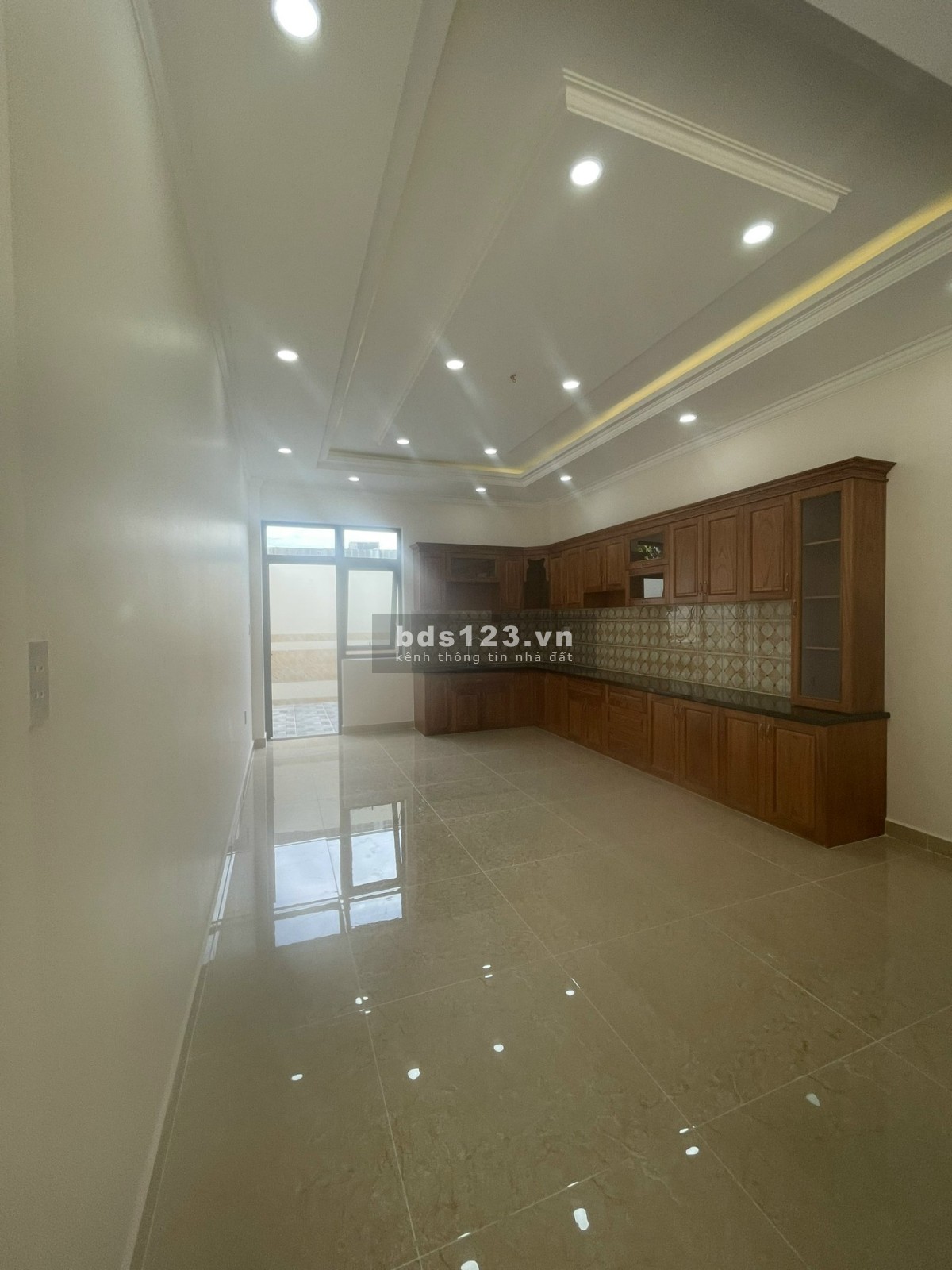 Nhà Mặt tiền Kinh doanh Ngay Phở Quỳnh Trâm- QL13. Sân ô tô 9m, có vỉa hè. DT 118m2, Giá 11,35 tỷ