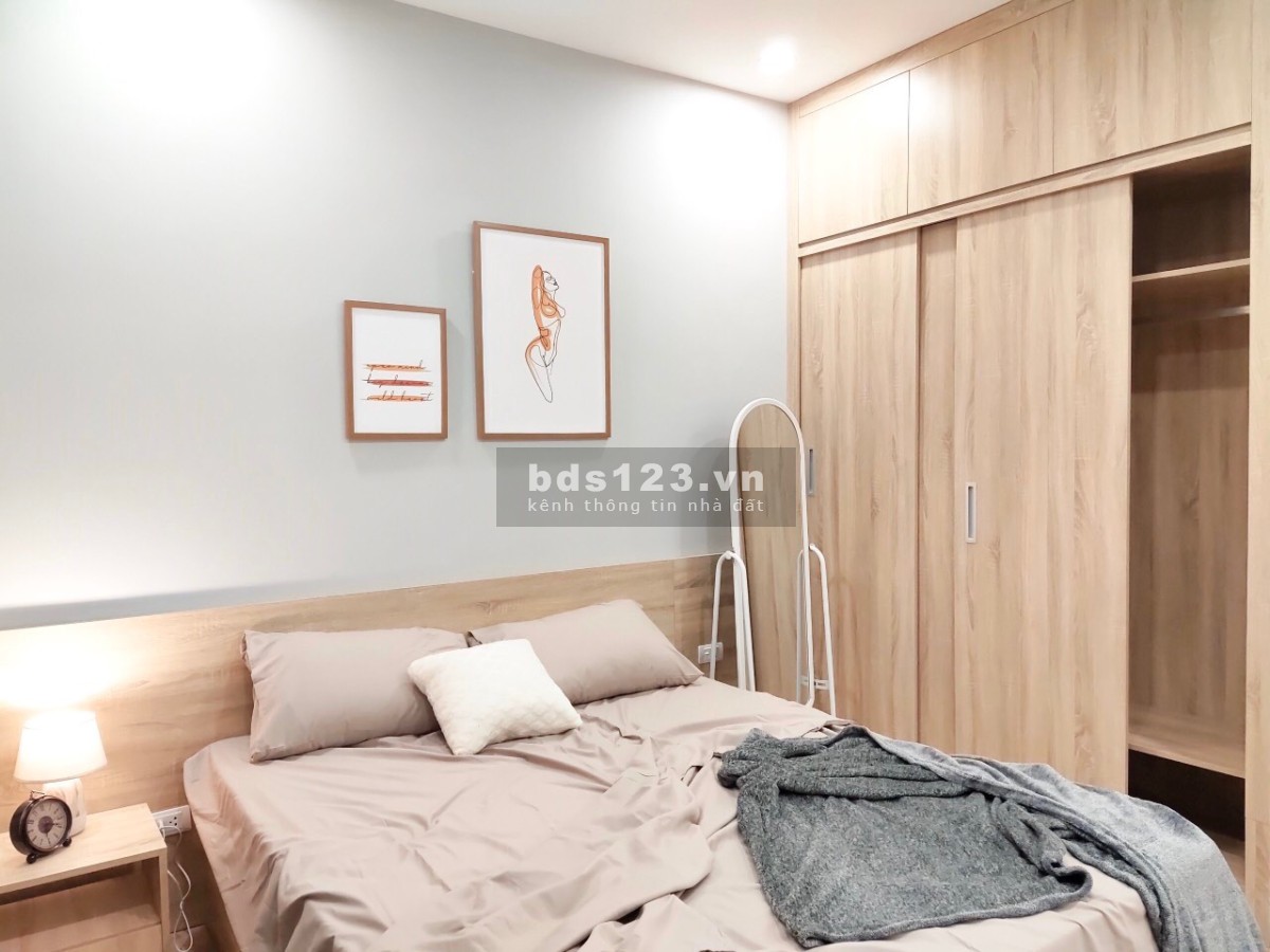 Chính chủ cần tiền bán gấp căn hộ 2 ngủ 1vs căn góc, giá 2,6 tỷ. Lh 0989968390