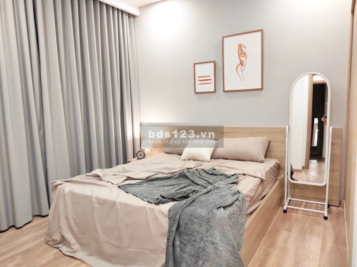 Chính chủ cần tiền bán gấp căn hộ 2 ngủ 1vs căn góc, giá 2,6 tỷ. Lh 0989968390