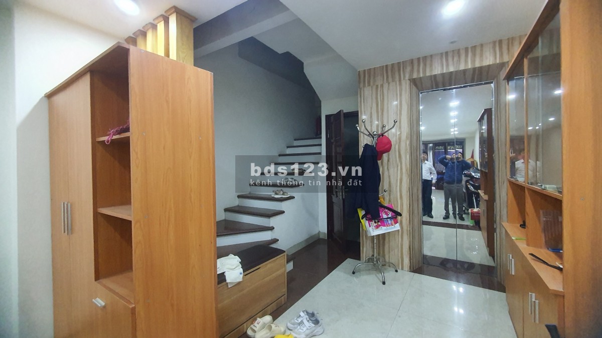 Bán nhà riêng Đống Đa, phố Nguyên Hồng, dt 51m² x 7 tầng, mt 4m, giá 19,5 tỷ, vị trí đẹp ở sướng