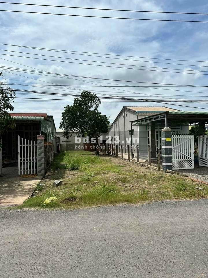 Chính chủ bán lô đất mt đường liên xã 15 mét nhựa 250m2 thổ cư sẵn giá 390 triệu