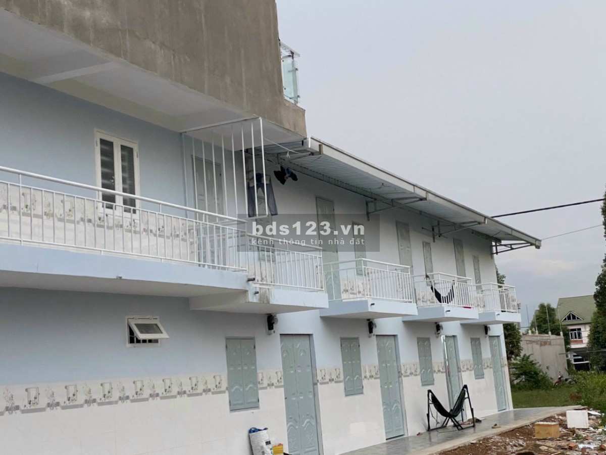 Bán nhà 1 trệt 1 lầu đang kinh doanh tạp hóa và phía sau có 5 phòng trọ, thu nhập 10 triệu/ tháng