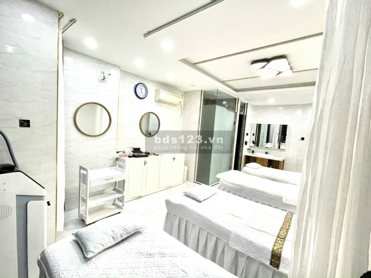 Cho thuê nhà mặt tiền Nguyễn Đình Chiểu - P1 - Quận 3. ( đường 2 chiều )