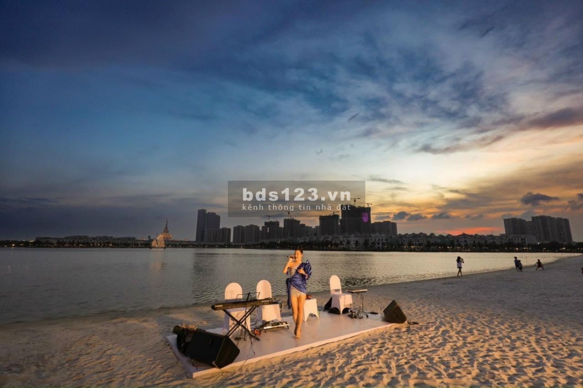 Chính chủ gửi bán chung cư căn 2PN, 2VS 68m2 giá 1.7 tỷ tại Vinhomes Ocean Park LH: 0977 484 841
