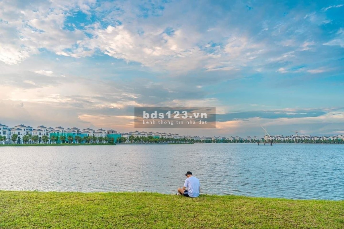 Chính chủ gửi bán chung cư căn 2PN, 2VS 68m2 giá 1.7 tỷ tại Vinhomes Ocean Park LH: 0977 484 841