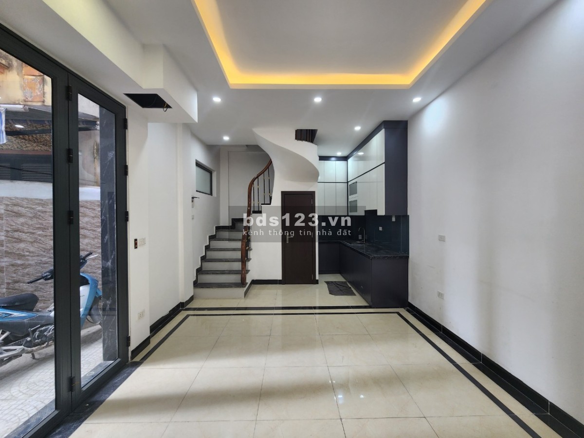 Cần bán nhà Bùi Xương Trạch, Thanh Xuân, DT 30m² x 6 tầng, MT 7m, giá 4 tỷ.