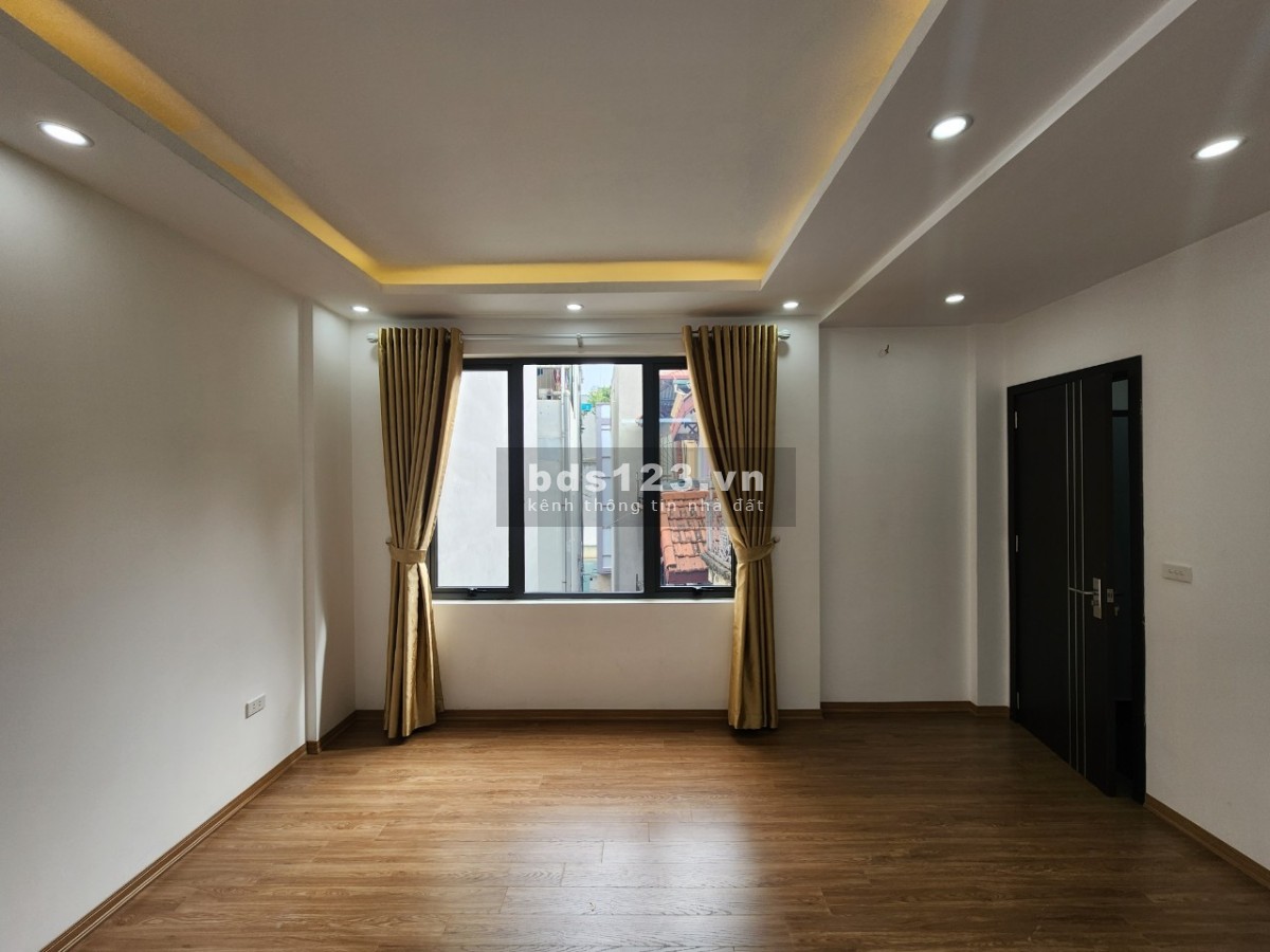Cần bán nhà Bùi Xương Trạch, Thanh Xuân, DT 30m² x 6 tầng, MT 7m, giá 4 tỷ.