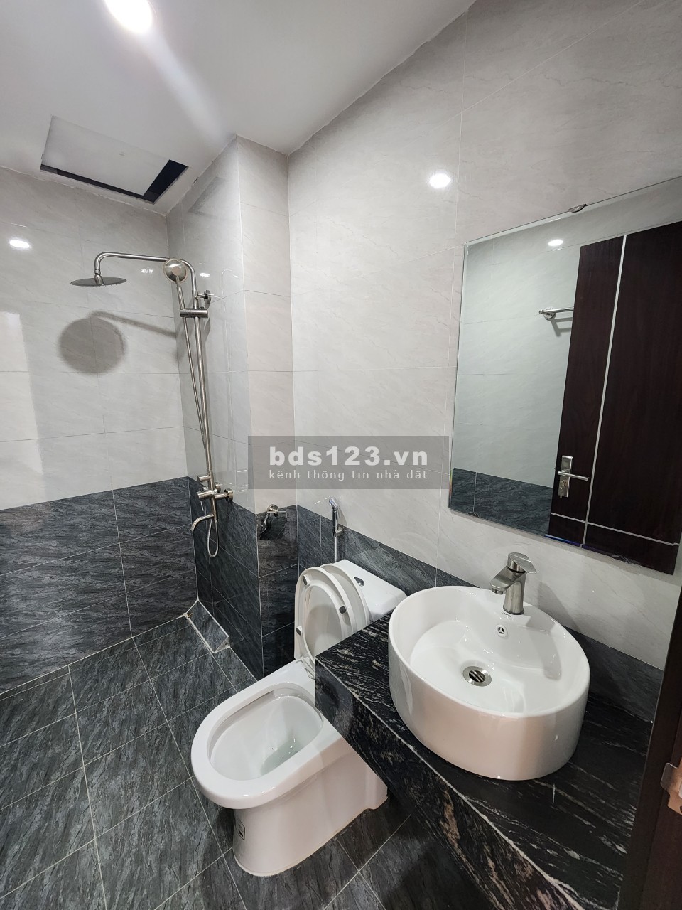 Cần bán nhà Bùi Xương Trạch, Thanh Xuân, DT 30m² x 6 tầng, MT 7m, giá 4 tỷ.