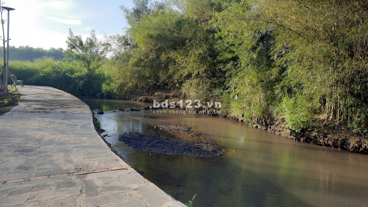 Đất full thổ cư, diện tích 325m2, cạnh suối, mặt tiền, Đồng Nai