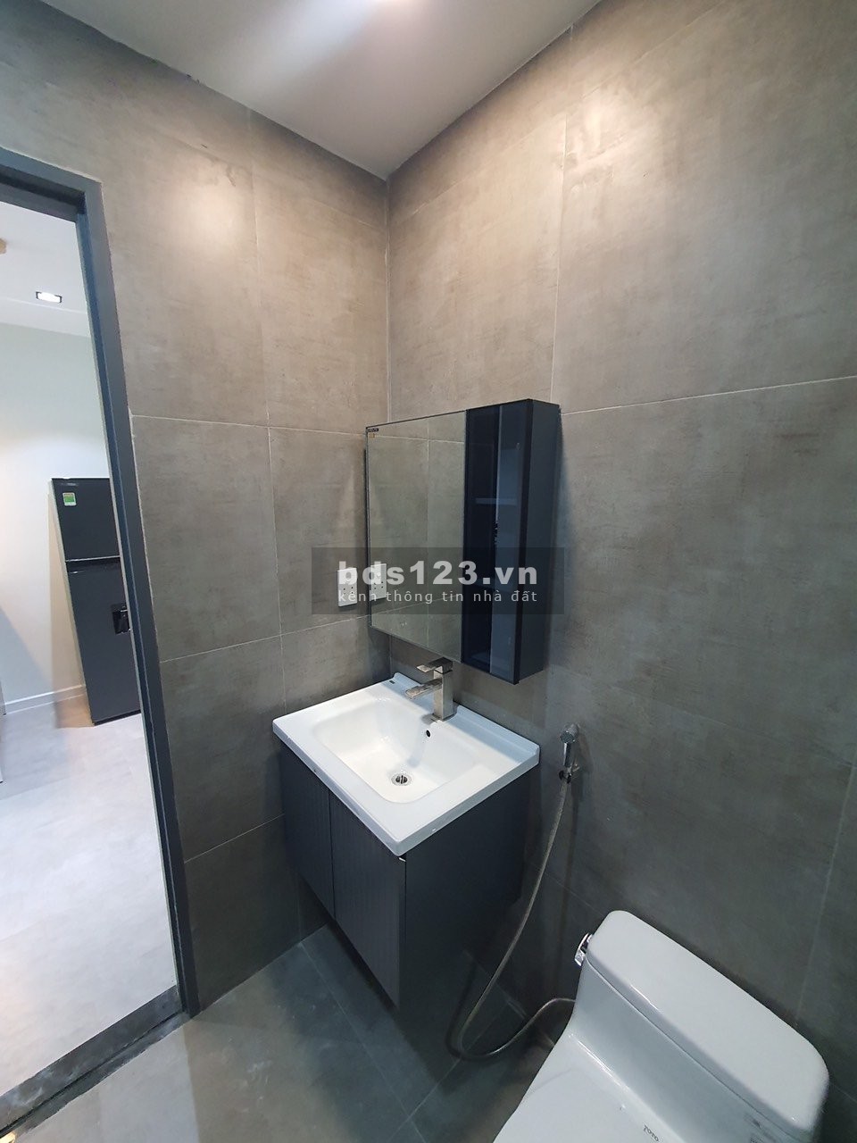 Cho thuê căn hộ cao cấp dự án Charm Plaza, căn 2PN + 1WC, giá 500 USD/tháng