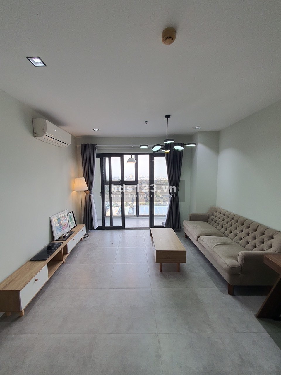 Cho thuê căn hộ cao cấp dự án Charm Plaza, căn 2PN + 1WC, giá 500 USD/tháng