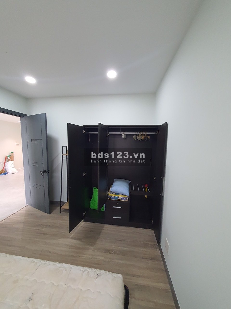 Cho thuê căn hộ cao cấp dự án Charm Plaza, căn 2PN + 1WC, giá 500 USD/tháng