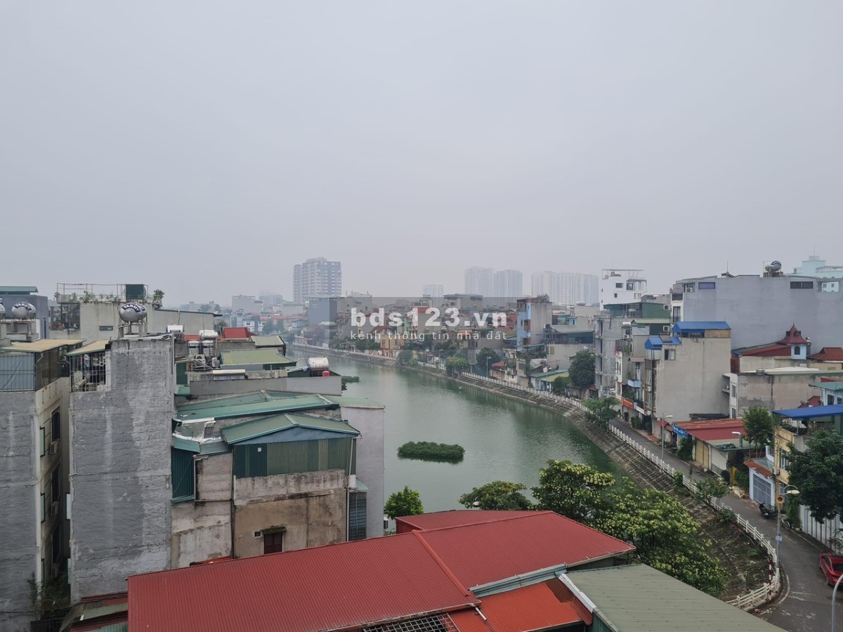Do chuyển công tác cần bán nhà nhanh trong tuần tại phố Long Biên 1