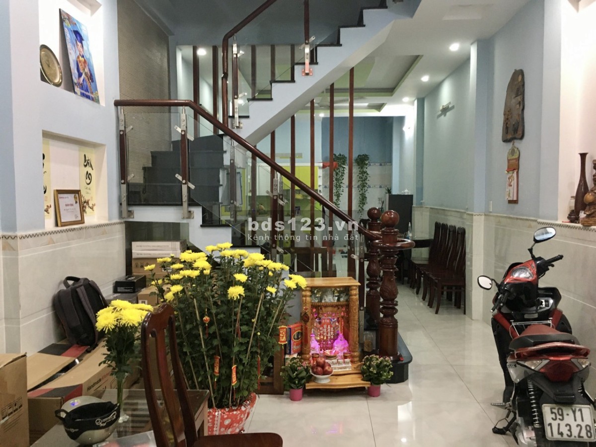 Nhà Chính chủ có SHR, nhà đẹp, yên tĩnh, thoáng mát diện tích 4X16m