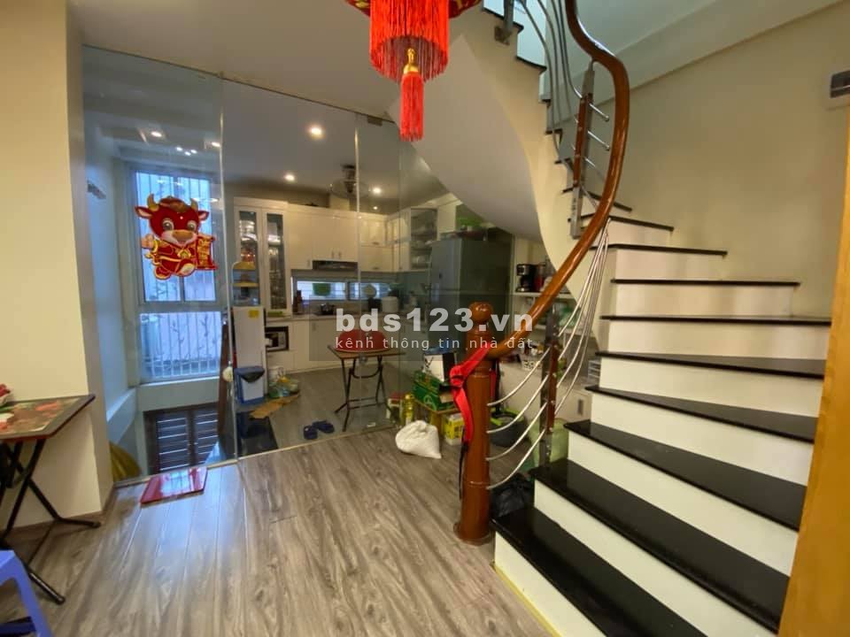 Bán nhà Nguyễn Văn Cừ thoáng sáng dtsd 72 m2 giá 10.8 tỷ - 0979211898