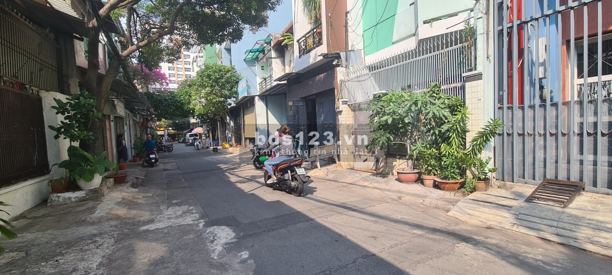 Tôi cần bán nhà mặt tiền 4 x 17, 4 tầng, giá bán 12.2 tỷ, lh 0582670337