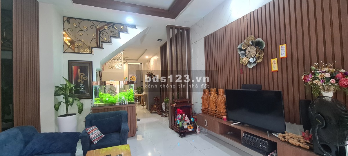 Tôi cần bán nhà mặt tiền 4 x 17, 4 tầng, giá bán 12.2 tỷ, lh 0582670337