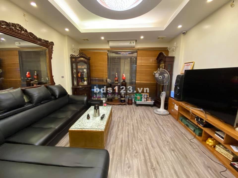Bán nhà Nguyễn Văn Cừ thoáng sáng dtsd 72 m2 giá 10.8 tỷ - 0979211898