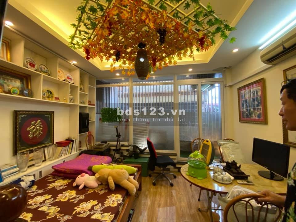 Bán nhà Nguyễn Văn Cừ thoáng sáng dtsd 72 m2 giá 10.8 tỷ - 0979211898