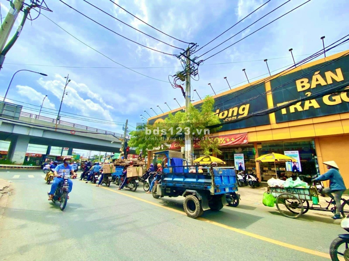 Ngộp nợ ngân hàng bán đất cắt lỗ 3 lô mặt tiền chợ, giá thấp nhất khu vực Bình Tân, sổ hồng riêng