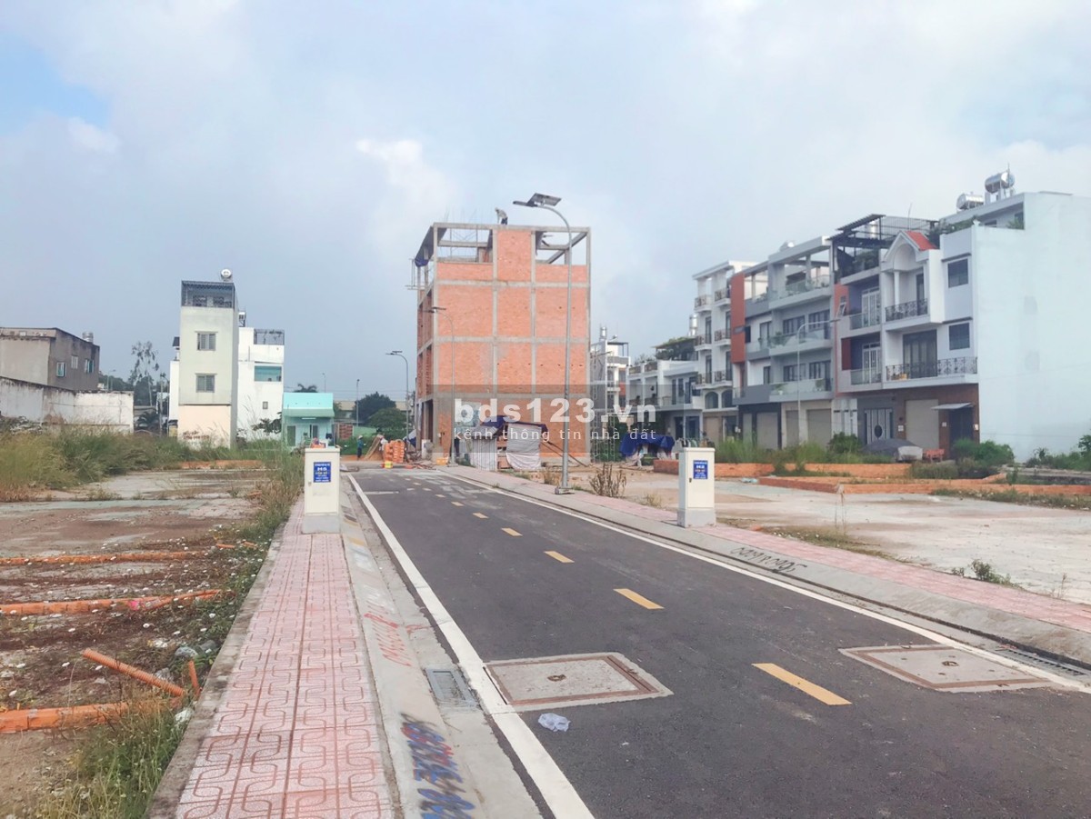 Ngộp nợ ngân hàng bán đất cắt lỗ 3 lô mặt tiền chợ, giá thấp nhất khu vực Bình Tân, sổ hồng riêng