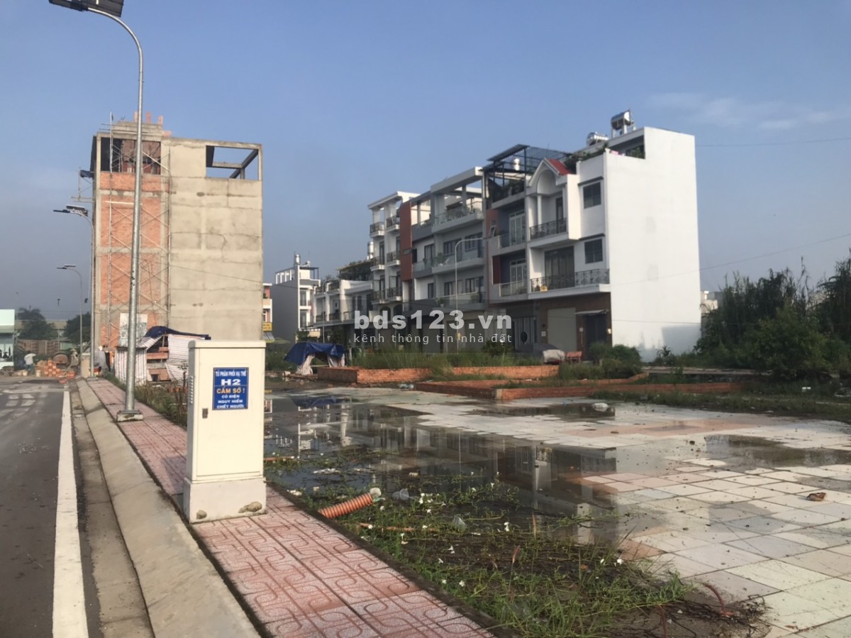 Ngộp nợ ngân hàng bán đất cắt lỗ 3 lô mặt tiền chợ, giá thấp nhất khu vực Bình Tân, sổ hồng riêng