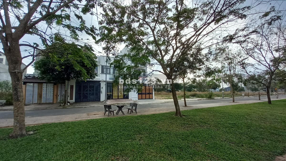 Bán Nhà Trung Tâm Thị Trấn Trảng Bom. Đối Diện Công Viên