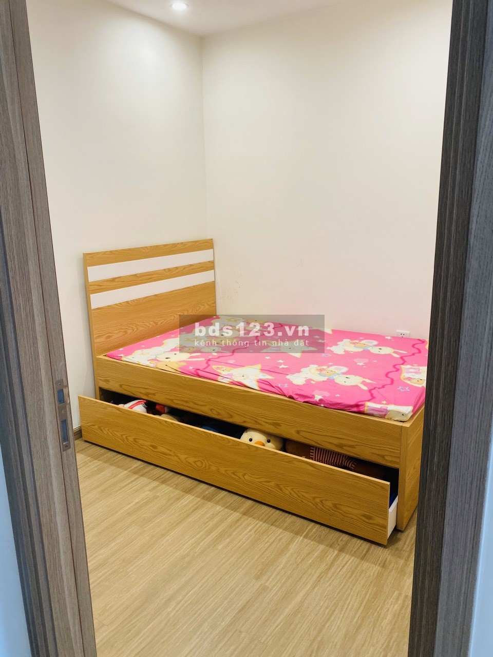 HOT - Bán căn hộ Vinhomes Ocean Park giá rẻ, Căn 2PN + 1WC view chếch Hồ giá chỉ 1,57 tỷ