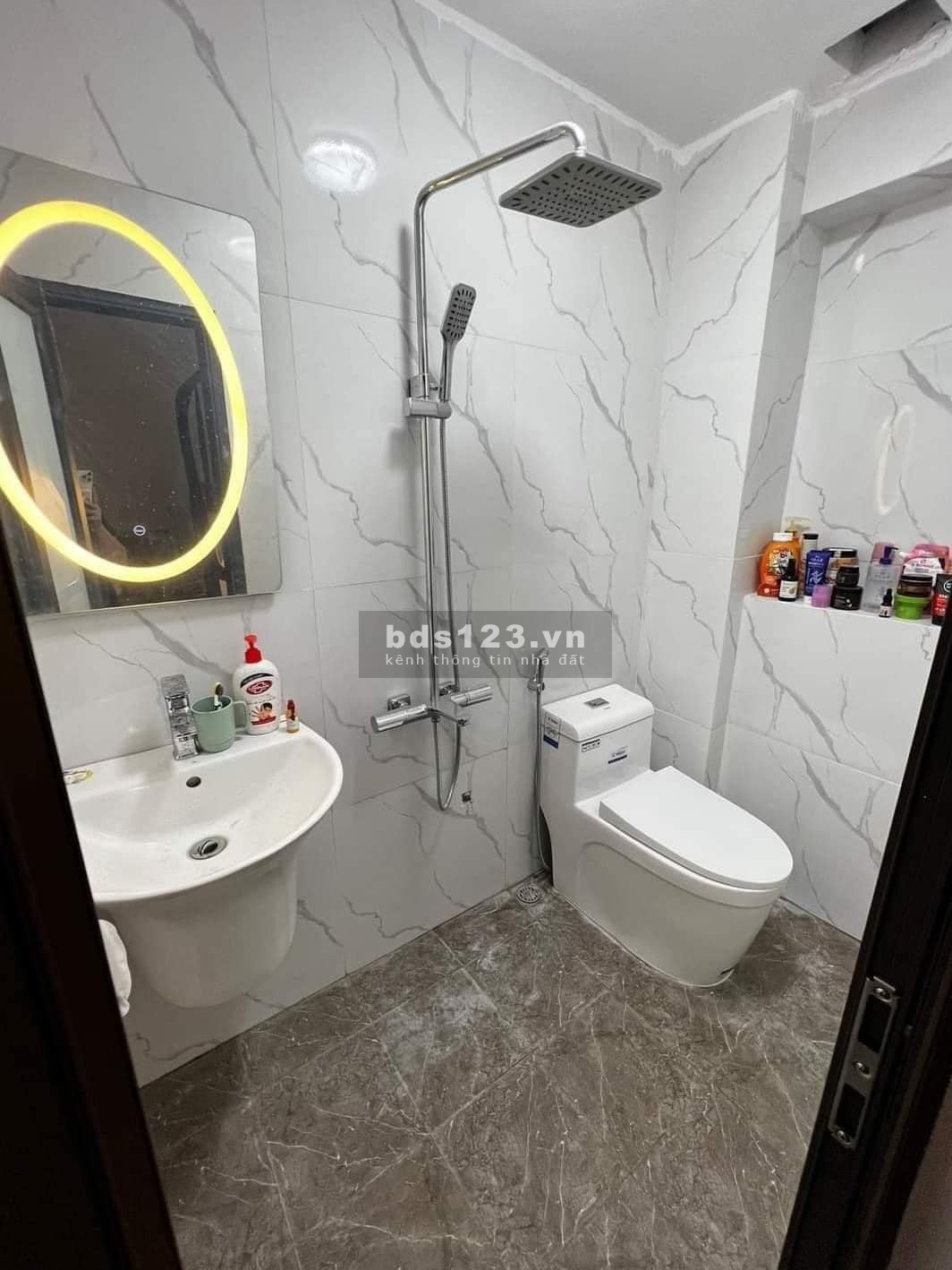 Chỉ hơn 4 tỷ, bán nhà mặt phố Ba Đình, kinh doanh sầm uất mặt tiền quyền lực, có 102