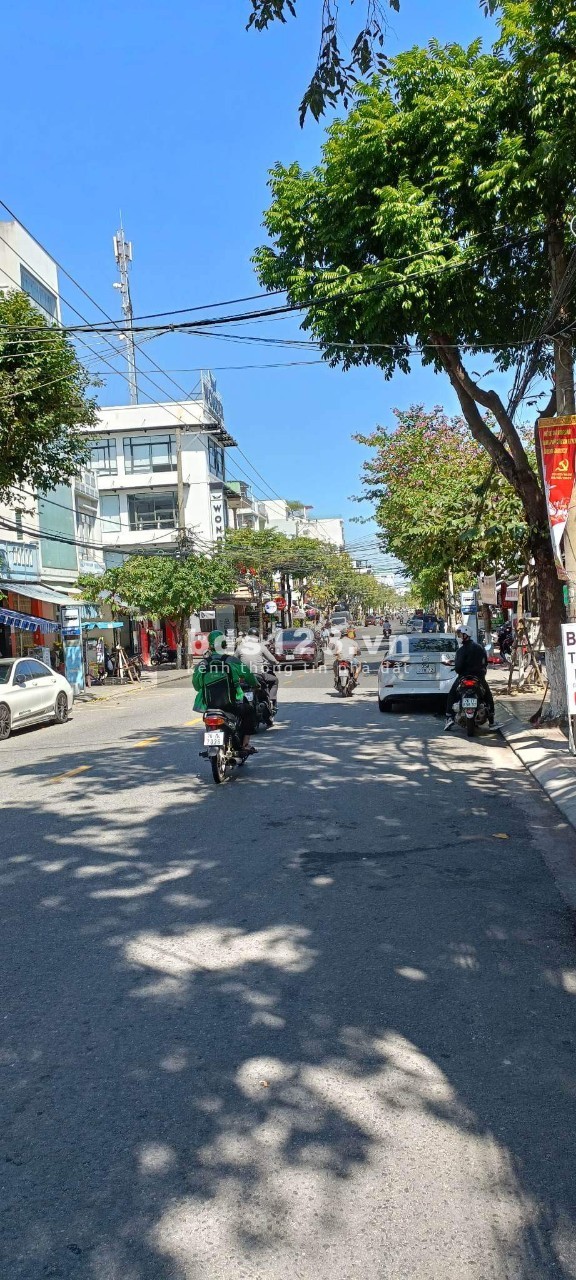 Bán nhà mặt tiền kinh doanh 11m đường Núi Thành, Quận Hải Châu, Đà Nẵng