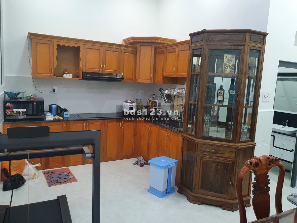 Bán nhà sân vườn dt 150m2, siêu xinh Thủ Đức, Linh Xuân, hẻm xe hơi giá chỉ 5.9 tỷ