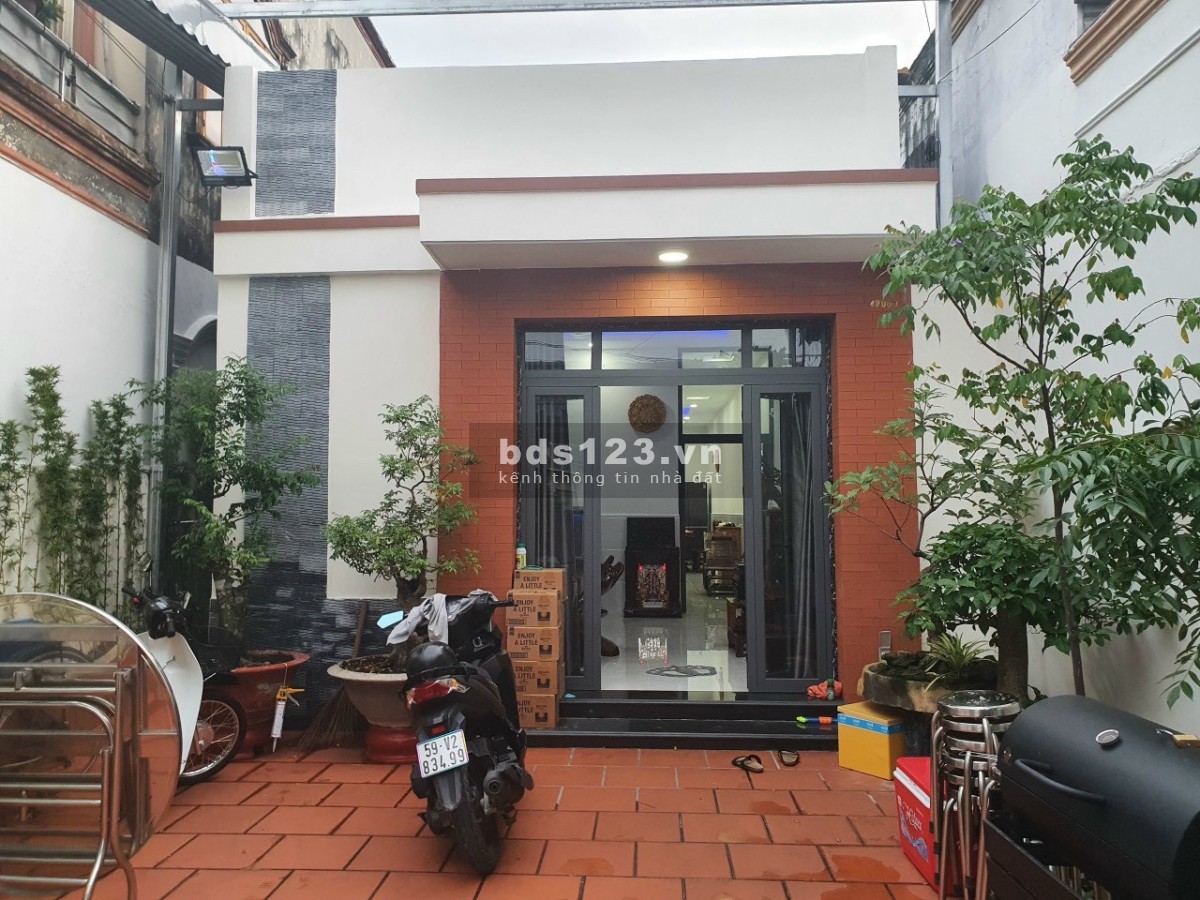 Bán nhà sân vườn dt 150m2, siêu xinh Thủ Đức, Linh Xuân, hẻm xe hơi giá chỉ 5.9 tỷ