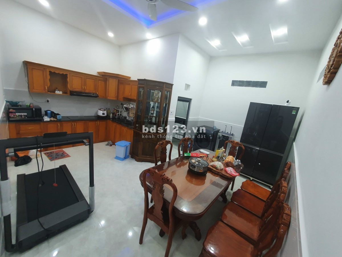 Bán nhà sân vườn dt 150m2, siêu xinh Thủ Đức, Linh Xuân, hẻm xe hơi giá chỉ 5.9 tỷ