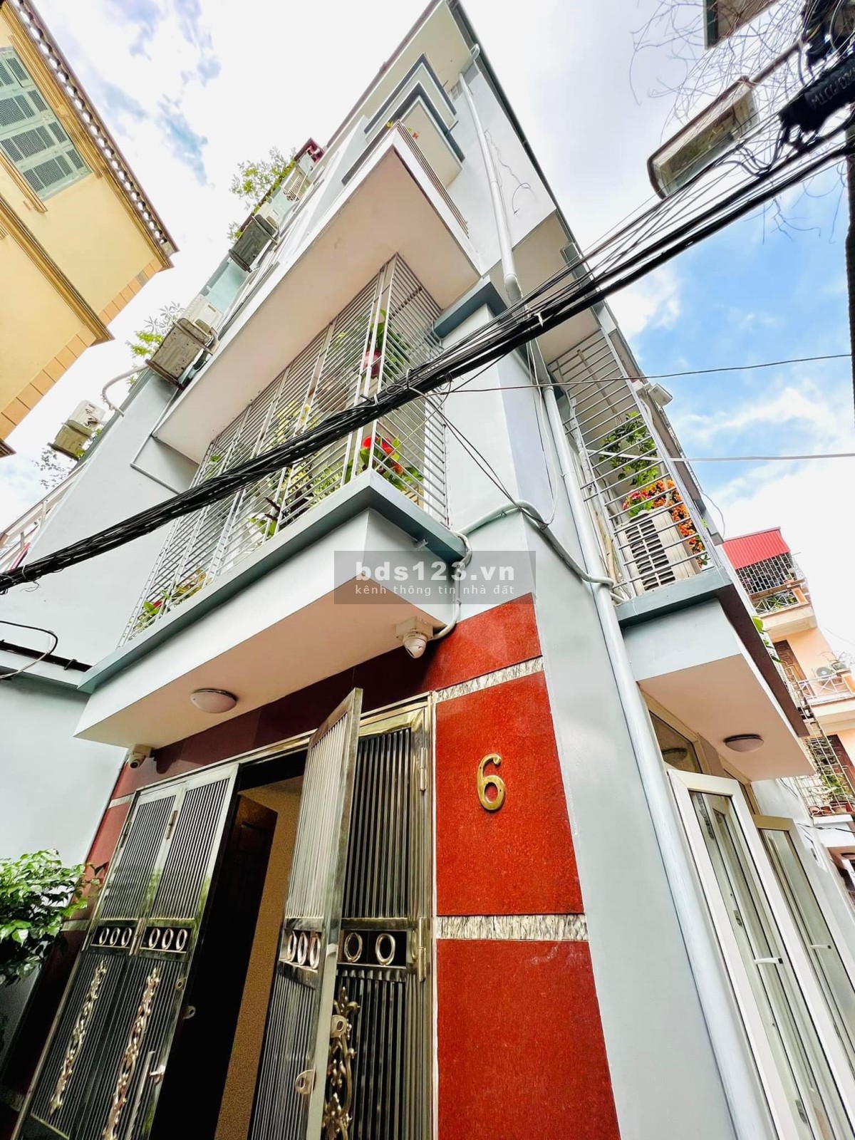 Bán nhà cực phẩm lô góc nhà đẹp dân trí cao, ô tô đỗ cửa, 20m, ra phố