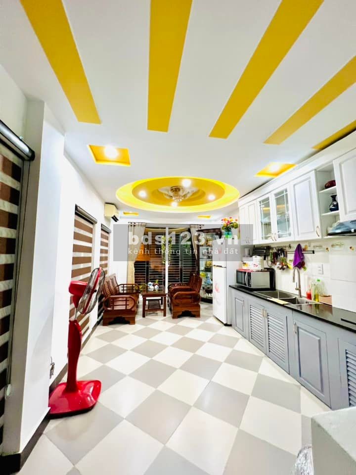 Bán nhà cực phẩm lô góc nhà đẹp dân trí cao, ô tô đỗ cửa, 20m, ra phố