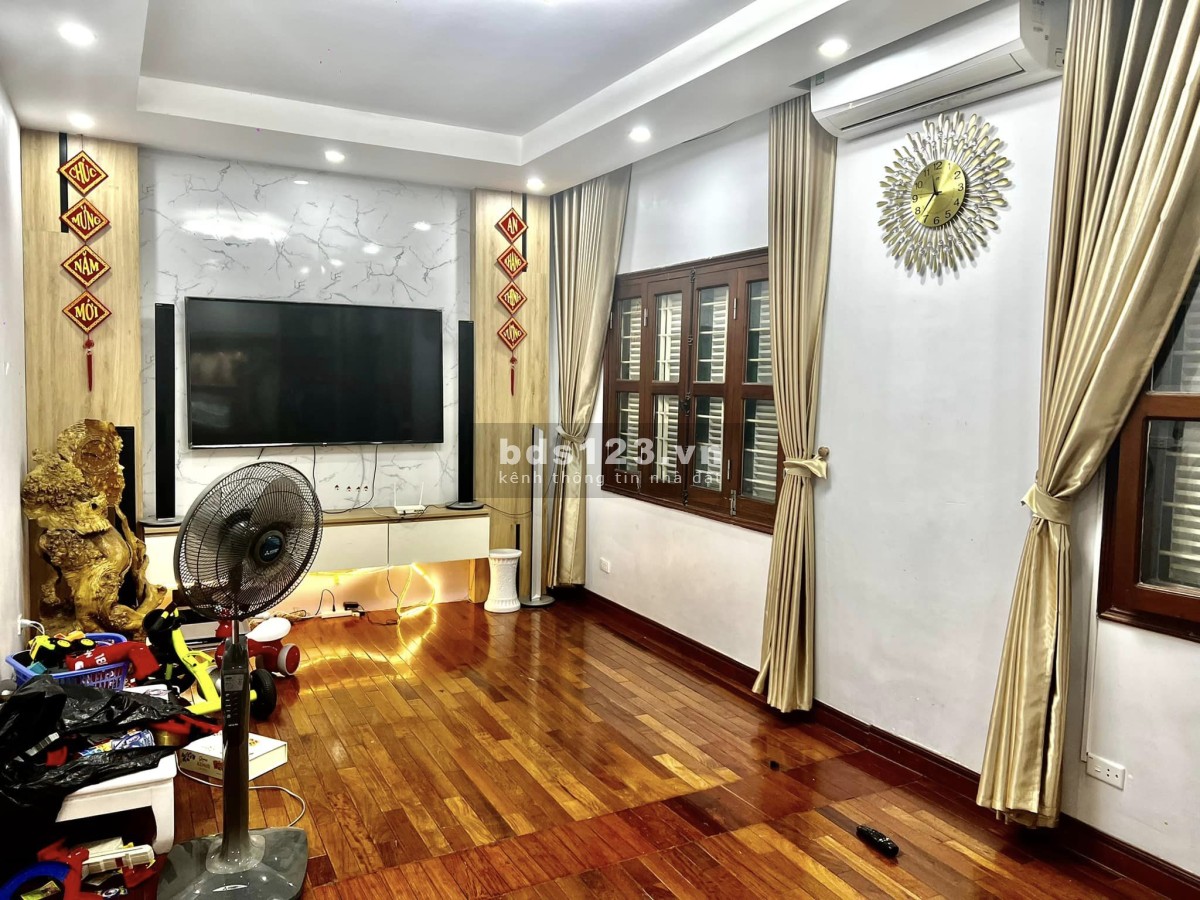 Bán nhà nguyên căn Hồ Ba Mẫu, ô tô đỗ cửa, 70m ra hồ 2 mặt thoáng