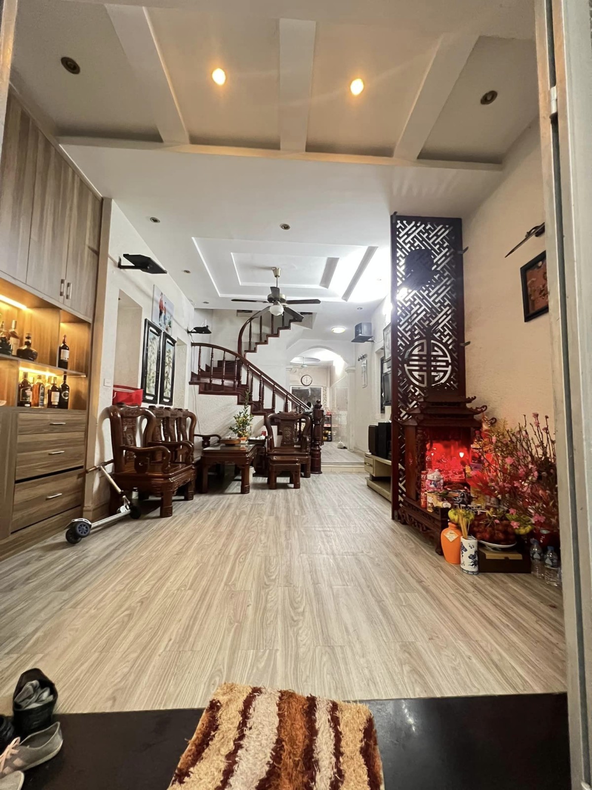 Bán nhà đẹp Hoàng Quốc Việt, Cầu Giấy, DT 40m² x 4 tầng, ngõ 3 gác thoáng