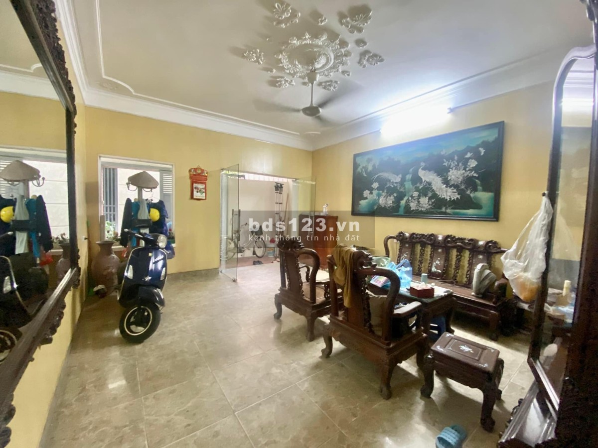 Bán nhà riêng nguyên căn đẹp tại phố Dương Văn Bé, PL đẹp, LH 0932883555