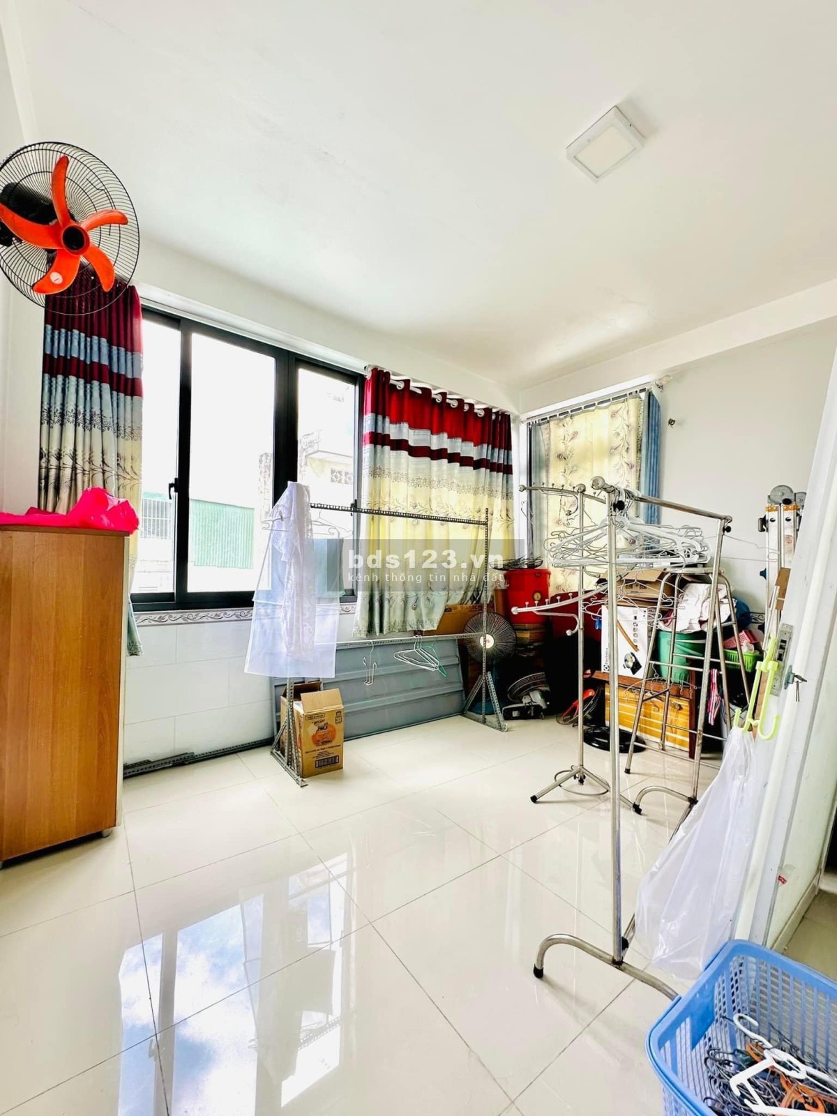 Bán nhà Tân Bình giáp Lê Văn Sỹ, nhà mới đẹp ở ngay, 4 tầng BTCT 4pn, 5wc sổ nở hậu, giá chỉ 7.6 tỷ