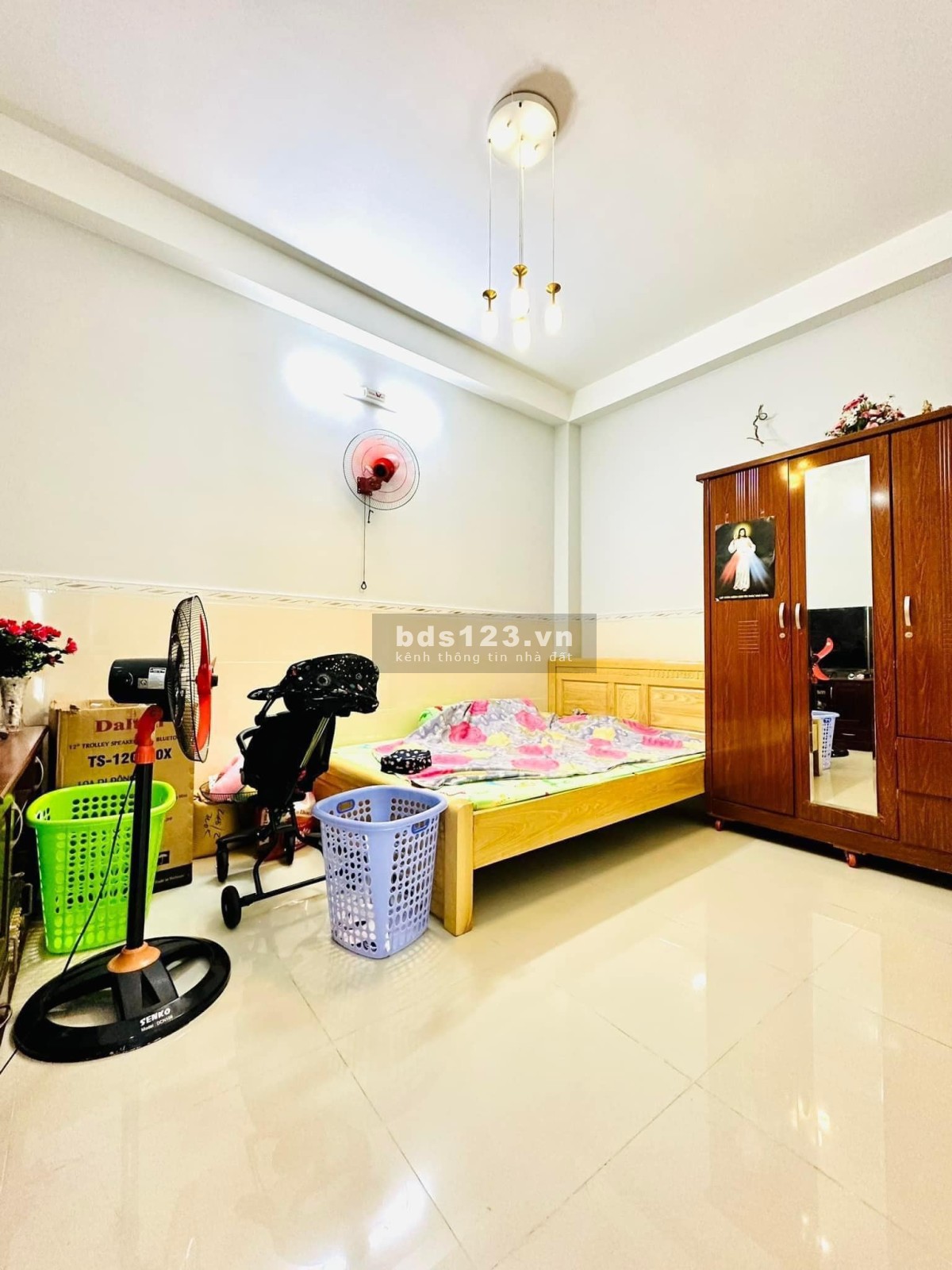 Bán nhà Tân Bình giáp Lê Văn Sỹ, nhà mới đẹp ở ngay, 4 tầng BTCT 4pn, 5wc sổ nở hậu, giá chỉ 7.6 tỷ