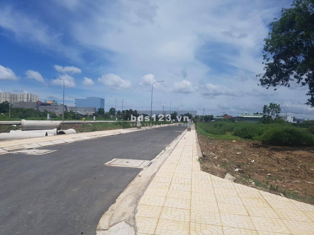 Bán lô đất mặt tiền Hồ Văn Long, DT 6 x 20m, giá 3 tỷ 1 đối diện THPT Bình Tân