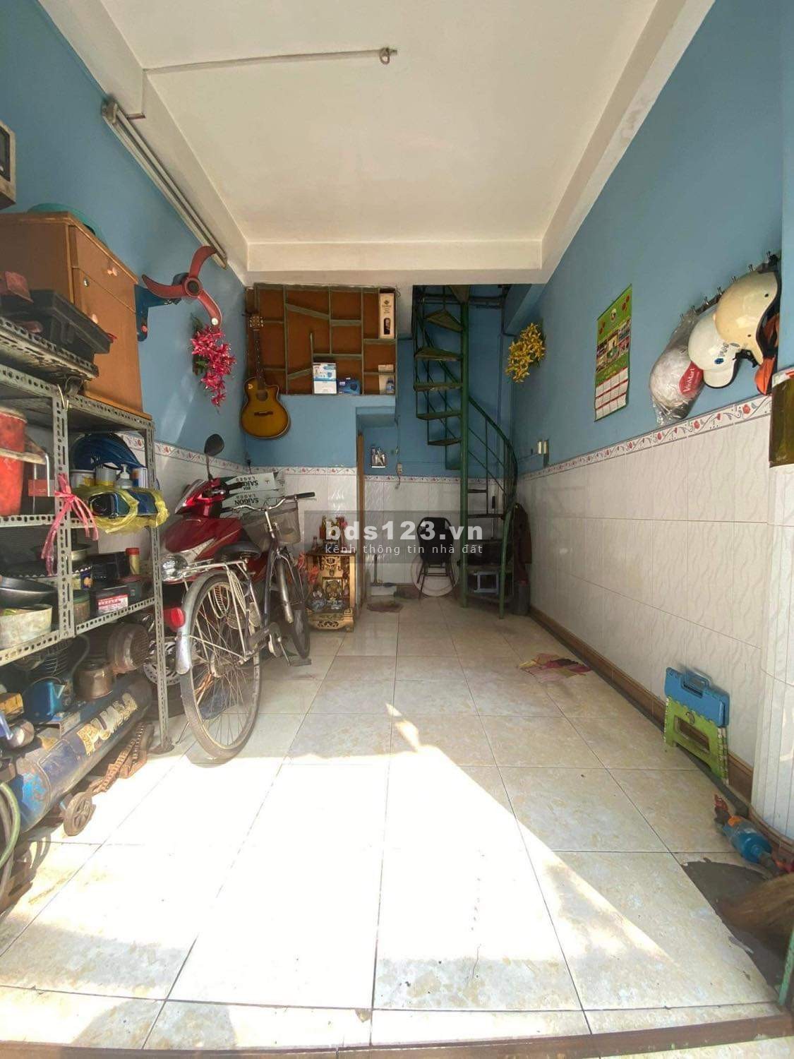 Bán nhà riêng nguyên căn Lạc Long Quân, Phường 10, Tân Bình, hẻm xe tải, giá 2.2 tỷ đồng