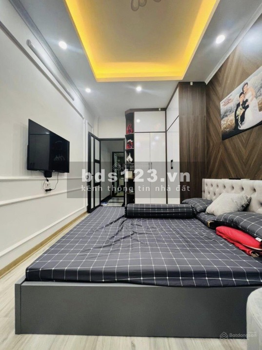Bán nhà riêng Doãn Kế Thiện 35m2 x 5 tầng khung BTCT, ngõ nông, chủ tặng hết nội thất giá 4 tỷ 2