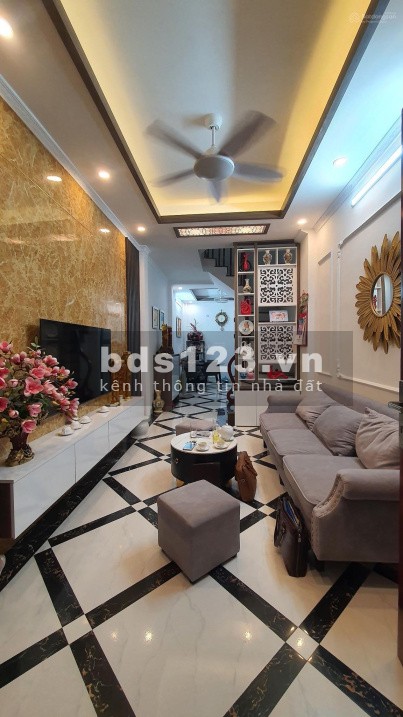 Bán nhà riêng Doãn Kế Thiện 35m2 x 5 tầng khung BTCT, ngõ nông, chủ tặng hết nội thất giá 4 tỷ 2